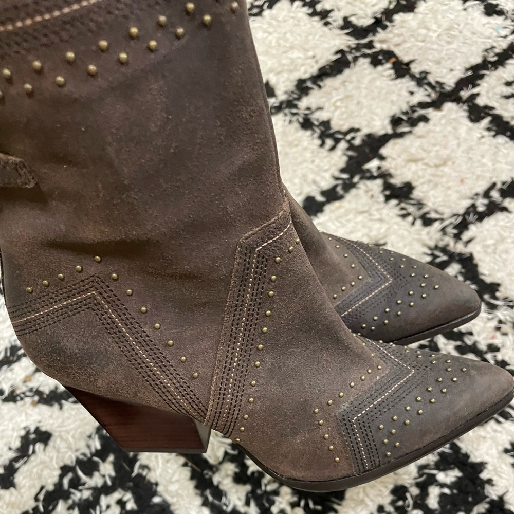 New/like new Studded Leather Vegas Western Ankle boots by Donald Pliner - Picture 3 of 4